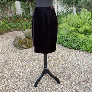 Black velvet skirt❣️
